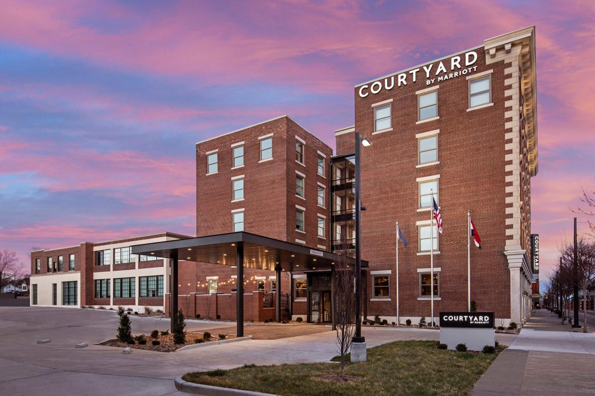 Отель Courtyard By Marriott Cape Girardeau Downtown Экстерьер фото